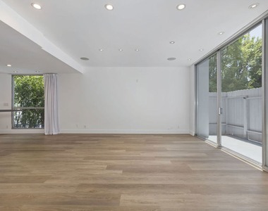 1100 Alta Loma - Photo Thumbnail 2