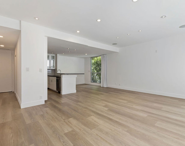 1100 Alta Loma - Photo Thumbnail 12