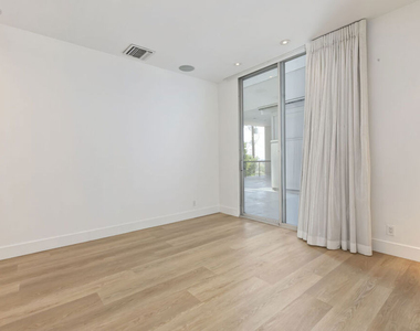 1100 Alta Loma - Photo Thumbnail 19