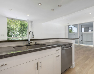1100 Alta Loma - Photo Thumbnail 9