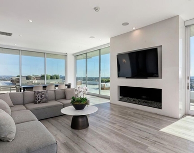 1100 Alta Loma - Photo Thumbnail 25