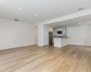 1100 Alta Loma - Photo Thumbnail 10