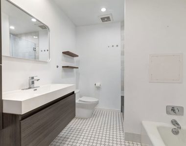 1100 Alta Loma - Photo Thumbnail 16