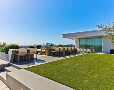1100 Alta Loma - Photo Thumbnail 22