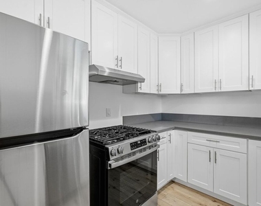 4916 Hazeltine Avenue - Photo Thumbnail 5