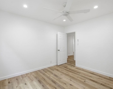 4916 Hazeltine Avenue - Photo Thumbnail 11