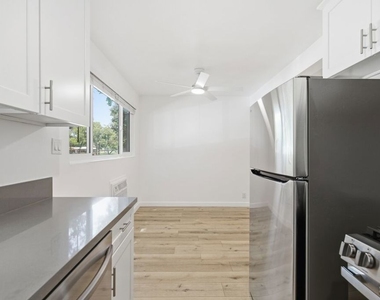 4916 Hazeltine Avenue - Photo Thumbnail 7