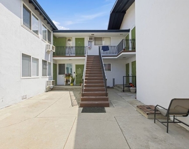 4916 Hazeltine Avenue - Photo Thumbnail 14