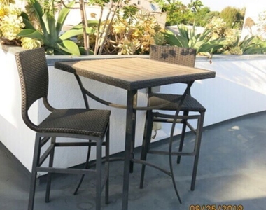 1611 S Beverly Glen - Photo Thumbnail 13