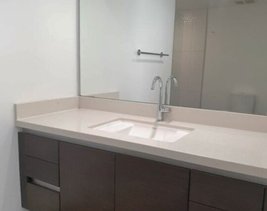 1611 S Beverly Glen - Photo Thumbnail 6