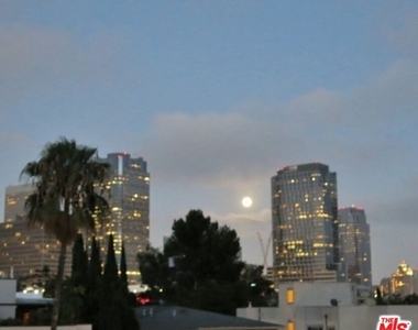 1611 S Beverly Glen - Photo Thumbnail 17