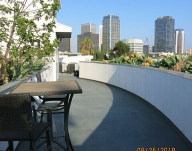 1611 S Beverly Glen - Photo Thumbnail 14