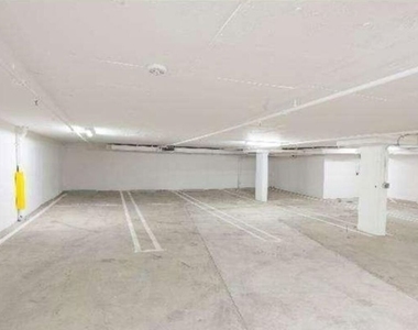 1611 S Beverly Glen - Photo Thumbnail 15