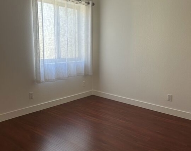 2452 Chelsea Place - Photo Thumbnail 13