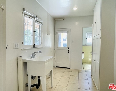 203 N Doheny Drive - Photo Thumbnail 13