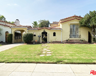 203 N Doheny Drive - Photo Thumbnail 1