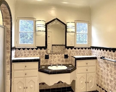203 N Doheny Drive - Photo Thumbnail 15