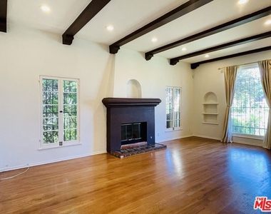 203 N Doheny Drive - Photo Thumbnail 4