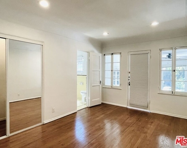 203 N Doheny Drive - Photo Thumbnail 18