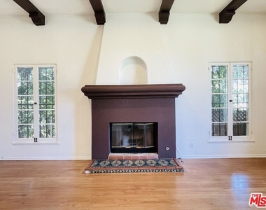 203 N Doheny Drive - Photo Thumbnail 6