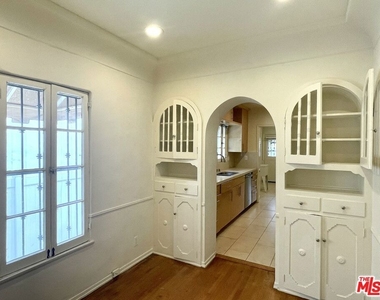203 N Doheny Drive - Photo Thumbnail 8