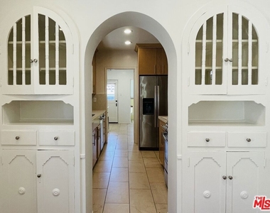 203 N Doheny Drive - Photo Thumbnail 10