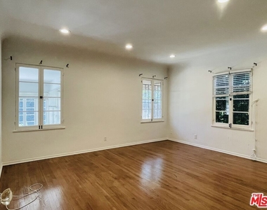 203 N Doheny Drive - Photo Thumbnail 15