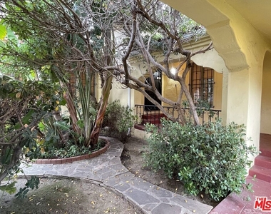 203 N Doheny Drive - Photo Thumbnail 2