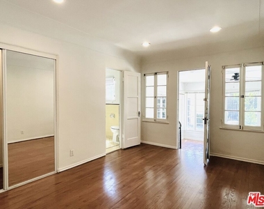203 N Doheny Drive - Photo Thumbnail 19