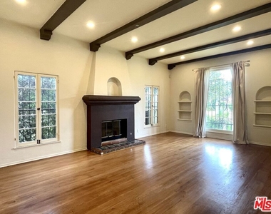 203 N Doheny Drive - Photo Thumbnail 3