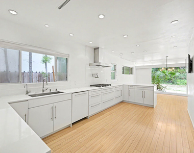 9512 Duxbury Lane - Photo Thumbnail 1
