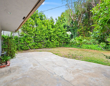 9512 Duxbury Lane - Photo Thumbnail 27