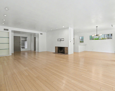 9512 Duxbury Lane - Photo Thumbnail 10