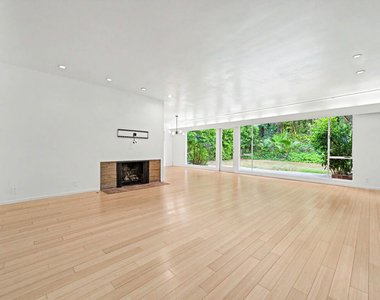 9512 Duxbury Lane - Photo Thumbnail 12
