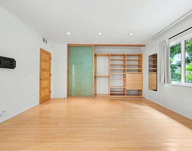 9512 Duxbury Lane - Photo Thumbnail 24