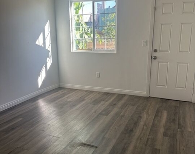 1613 Exposition Boulevard - Photo Thumbnail 9