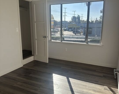 1613 Exposition Boulevard - Photo Thumbnail 4