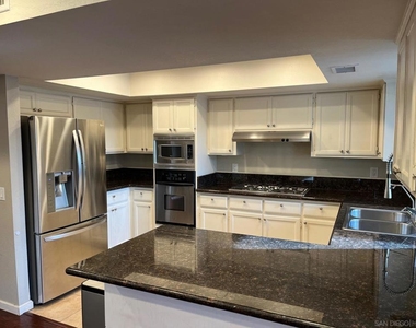 10423 Madrid Way - Photo Thumbnail 4
