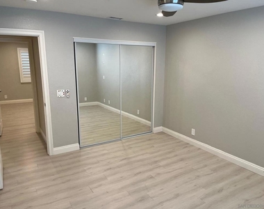 10423 Madrid Way - Photo Thumbnail 8