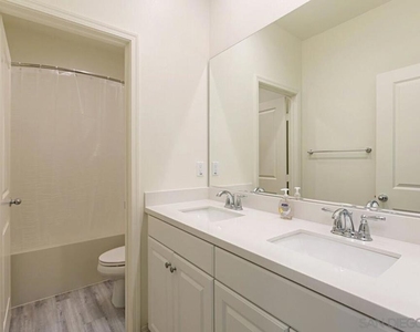 501 Turnstone Ln - Photo Thumbnail 3