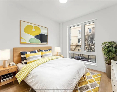 147 Stanhope Street - Photo Thumbnail 1