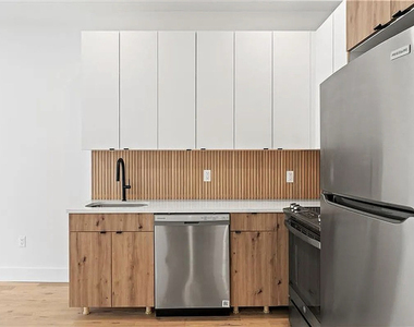 147 Stanhope Street - Photo Thumbnail 2