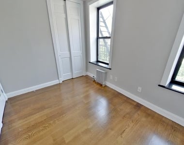 East 100th Street - Photo Thumbnail 3