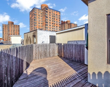 East 106th Street - Photo Thumbnail 5