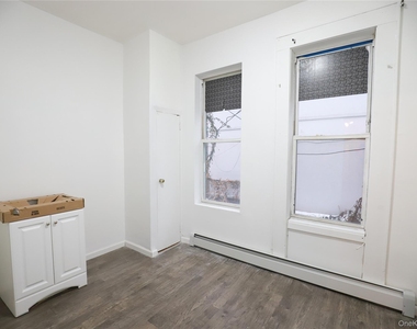 72-08 Forest Avenue - Photo Thumbnail 5