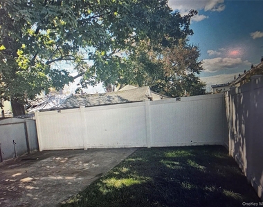 114-36 194 - Photo Thumbnail 3