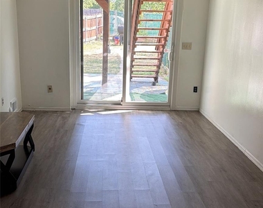 172 Jules Drive - Photo Thumbnail 2