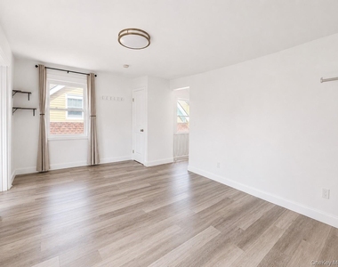 83 Lyon Place - Photo Thumbnail 7