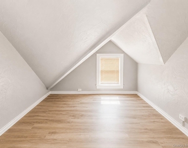 83 Lyon Place - Photo Thumbnail 18