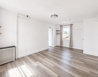 83 Lyon Place - Photo Thumbnail 6